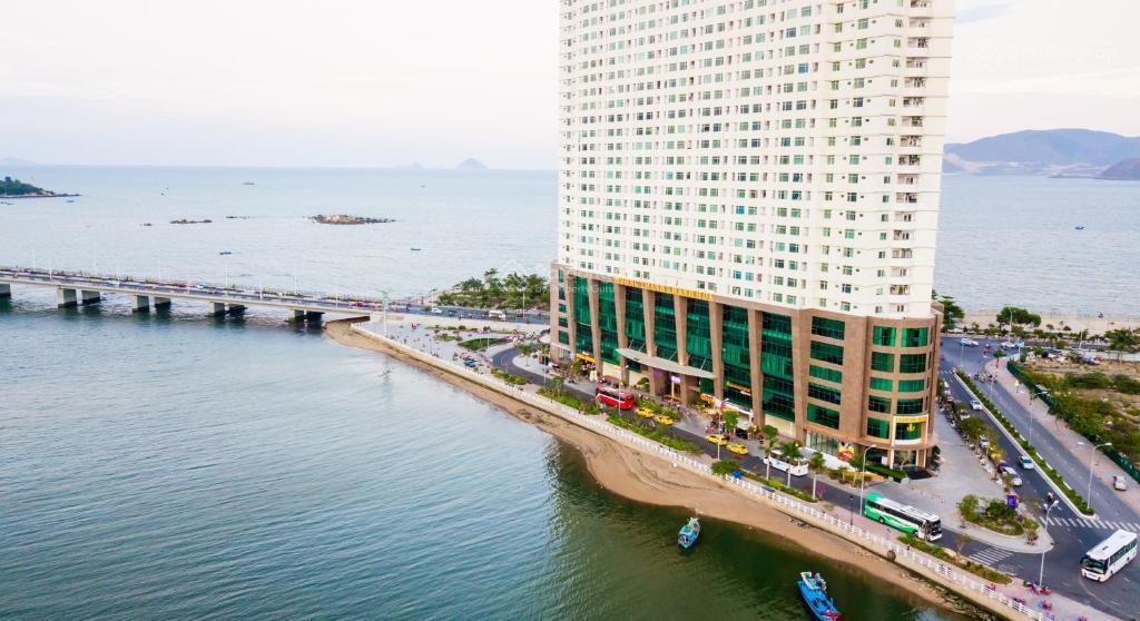 Bán căn hộ hàng hiếm 70m2, ngay giếng trời ở mường thanh khánh hòa, nha trang