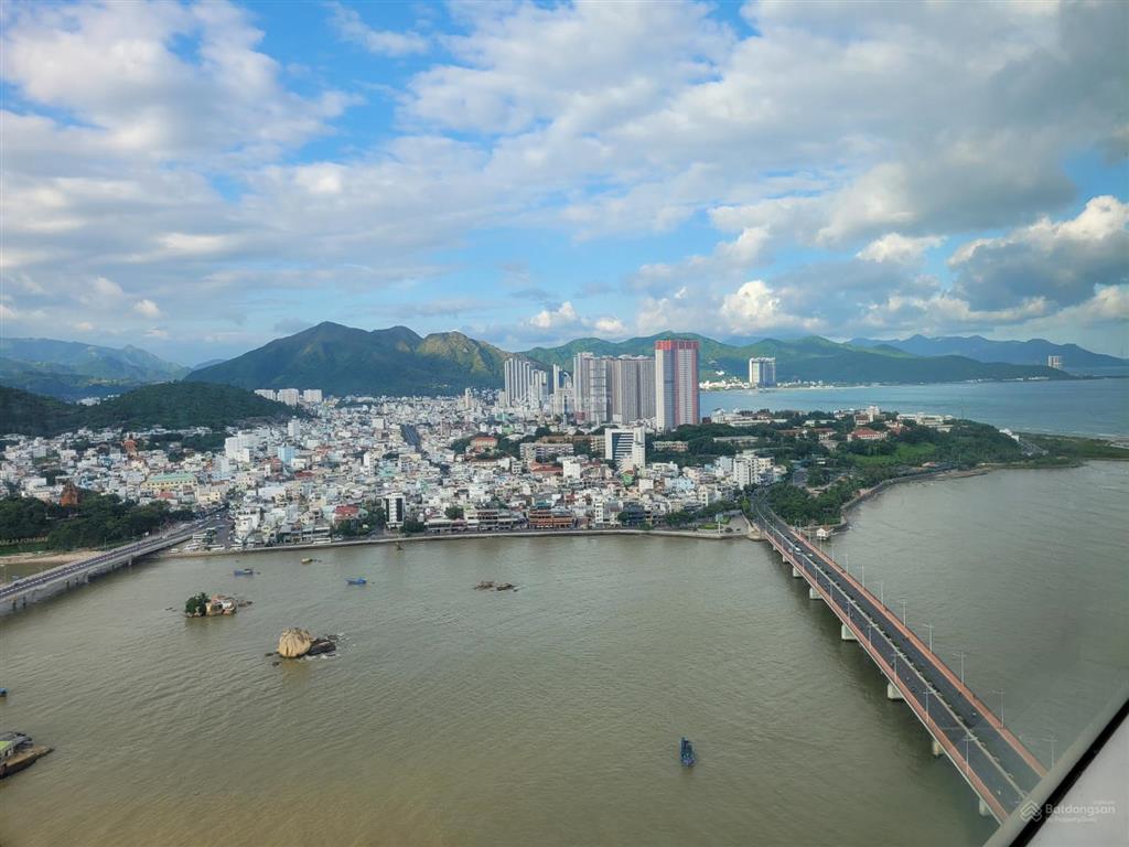 Bán căn hộ hàng hiếm 70m2, ngay giếng trời ở mường thanh khánh hòa, nha trang