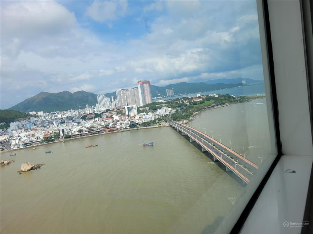 Bán căn hộ hàng hiếm 70m2, ngay giếng trời ở mường thanh khánh hòa, nha trang