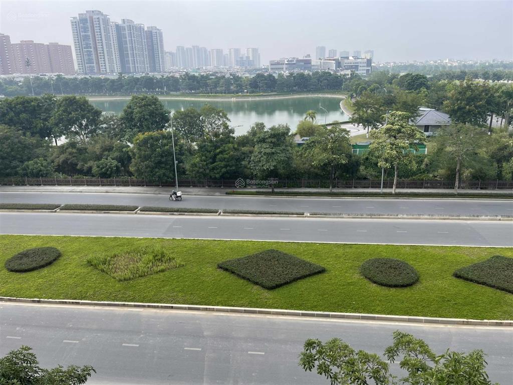 Bán biệt thự đơn lập starlake giai đoạn 2, hướng nam, xây 3 tầng 1 hầm, đường lớn, giá thương lượng