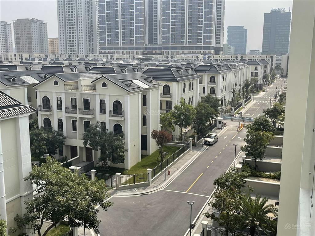 Bán biệt thự đơn lập starlake giai đoạn 2, hướng nam, xây 3 tầng 1 hầm, đường lớn, giá thương lượng