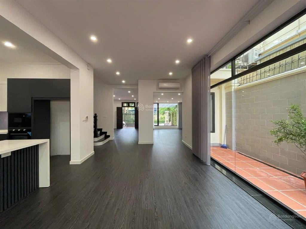 Bán biệt thự song lập ciputra, vị trí đẹp, view thoáng trọn đời, gần hồ tây và lotte, nội thất mới