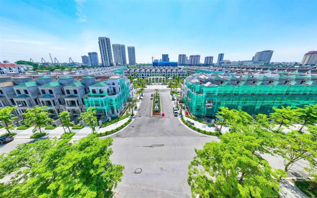 Bán nhà biệt thự ciputra, 4 tầng 1 hầm, mặt tiền rộng, kinh doanh tốt, nhà thô hoàn thiện mặt ngoài