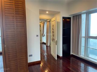 Bán căn hộ 3 phòng ngủ lớn, 1 phòng ngủ nhỏ hoặc làm kho, phòng thờ, full nội thất, view sân golf