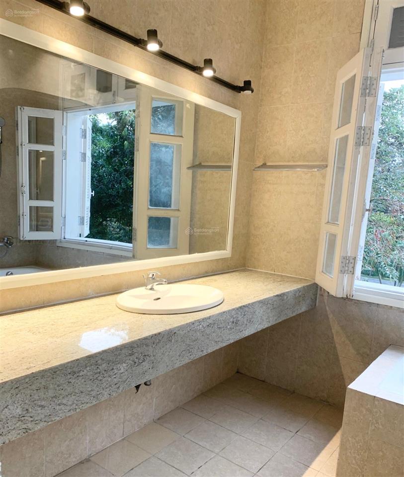 Chính chủ bán biệt thự ciputra 180m2, nội thất đầy đủ, view đẹp hướng đẹp, giá trao đổi trực tiếp