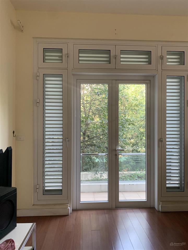 Chính chủ bán biệt thự ciputra 180m2, nội thất đầy đủ, view đẹp hướng đẹp, giá trao đổi trực tiếp