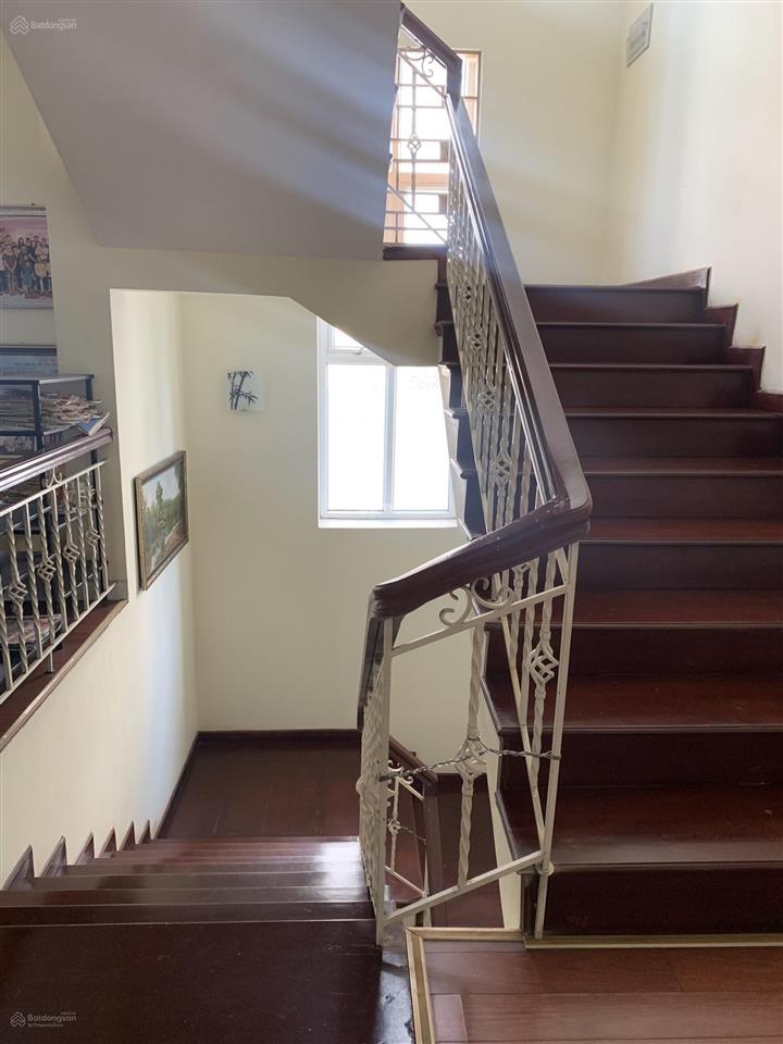 Chính chủ bán biệt thự ciputra 180m2, nội thất đầy đủ, view đẹp hướng đẹp, giá trao đổi trực tiếp
