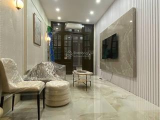 Nhà trung tâm cầu giấy 30m2  7.95 tỷ