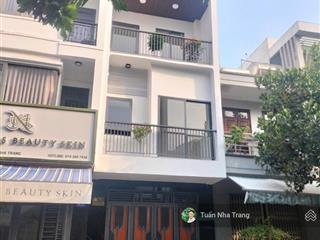 Bán nhà số 18 đường b5 vcn phước hải. giá còn 6,5 tỷ.