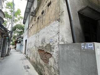 Bán đất tặng nhà trung tâm cầu giấy  lô góc ngõ thông, vài bước ra phố  65m2 nhỉnh 18 tỷ