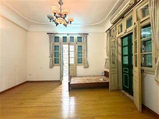 Bán biệt thự cầu giấy  lô góc, ô tô tránh, ngõ như phố  60m2, 24.6 tỷ