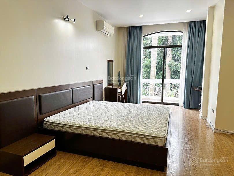Mới ra  bán biệt thự tp giao lưu  170m2  40 tỷ   0978 025 ***