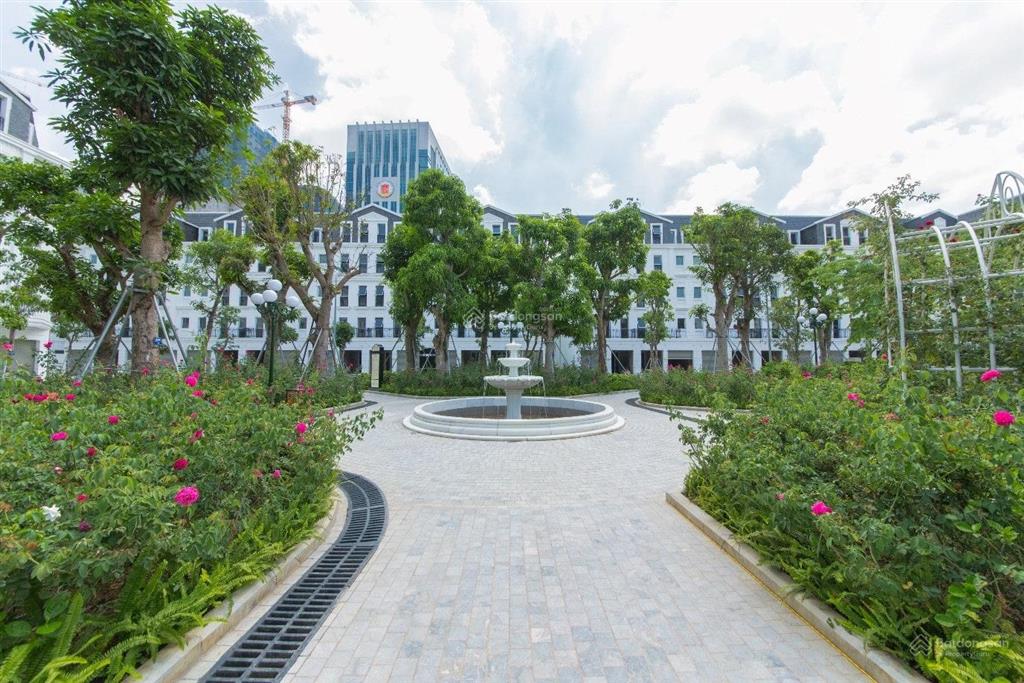 Mới ra  liền kề vườn hoa  120m2  34 tỷ   0978 025 ***