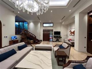 Mới ra  cần tiền gấp bán nhà phố nghĩa tân  120m2  31 tỷ   0902 059 ***