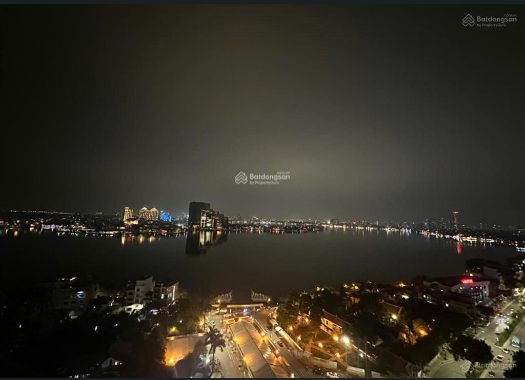 Hoa hậu  tầng cao  160m2  21 tỷ  bán gấp   0978 025 ***