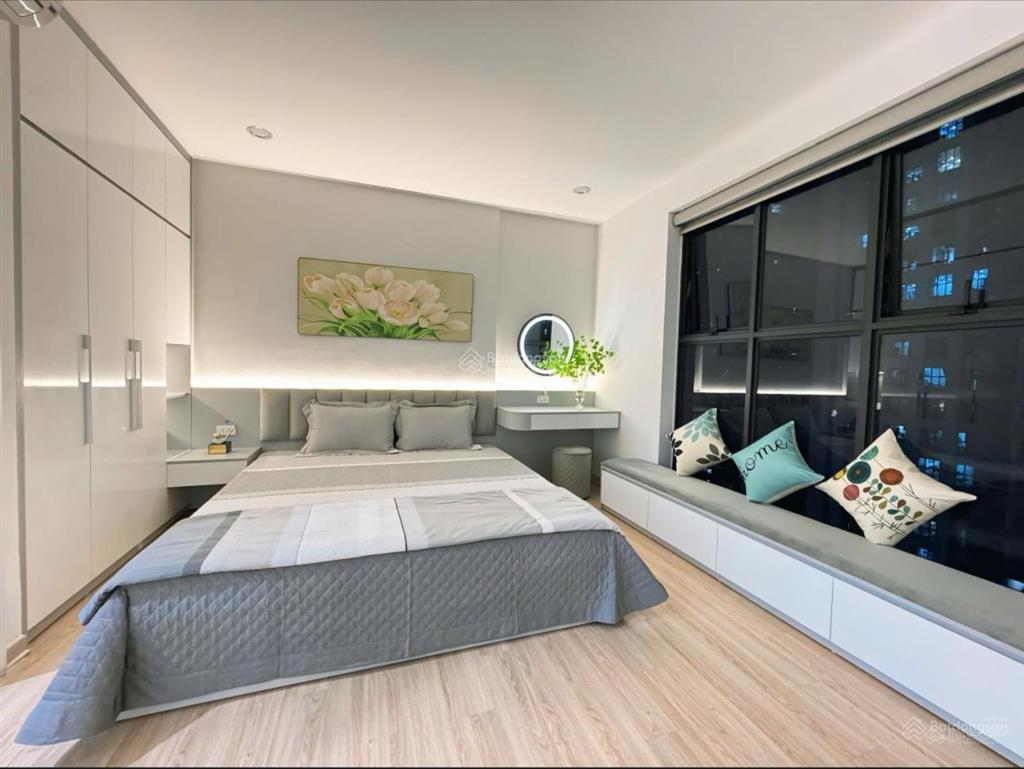 Mới ra  bán gấp căn 4 phòng ngủ đã sửa  136m2  giá 12 tỷ   0978 025 ***