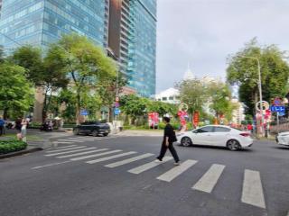 Chính chủ cần bán gấp nhà hẻm xe hơi tránh nhau, sát mặt tiền, ngay trung tâm quận 1