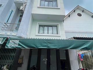 Nhà 6 phòng ngủ gần đường ô tô