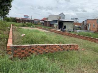 Bán đất tại phường 2, trung tâm thành phố gò công, đường xá thông thoáng , 670tr, 120m2 .