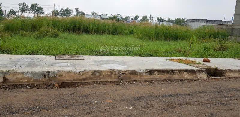 Bán lô đất nằm kdc phước đông, cần đước, long an. giá đang cực tốt 680tr , full thổ , sổ hồng riêng