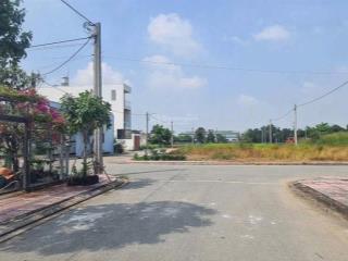 Cần bán gấp lô đất ngay chợ long hựu đông , cần đước , giá bao chi phí 550tr , thổ cư , sổ đất đủ.