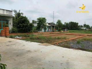 Nằm ngay trung tâm thị trấn mỏ cày , bến tre . 140m2 đất thổ cư. sổ sẳn . khu vực dân cư hiện hữu.