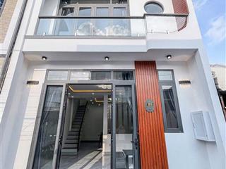 Nhà mới ngay chợ bình chánh, 95m2/ 1 tỷ 350. ngân hàng cho vay 80%. 1/ huỳnh hữu trí, bình chánh.