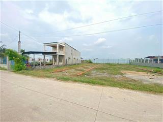 Tôi bán miếng đất 168m2. xây ở tự do, có giấy đầy đủ. hoà khánh tây, đức hoà, long an