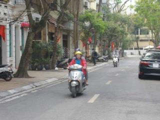 Chính chủ gia đình em cần bán nhà mặt phố trúc bạch ba đình hà nội vị trí đỉnh cao 67,5 tỷ