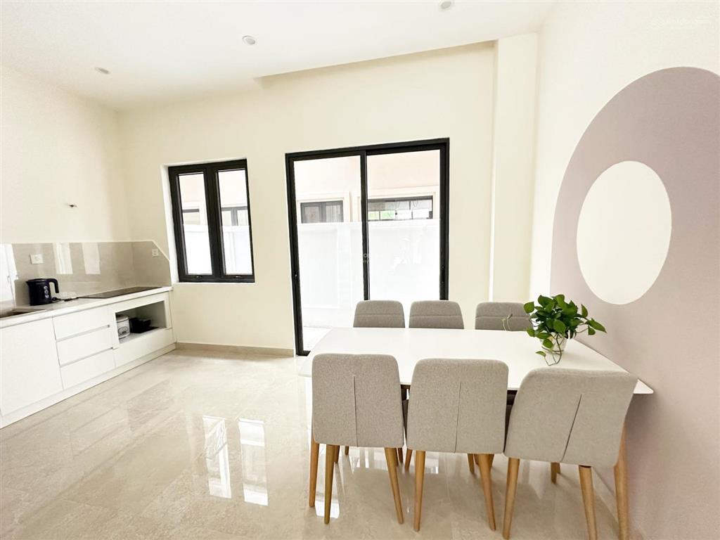 Cho thuê phân khu san hô nhà 2 tầng mới tinh, không khí mát mẻ, gần vincom