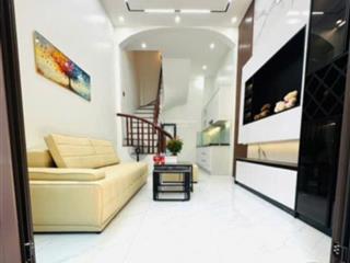 Nhà đẹp dân xây kcbt chắc chắn, 1 nhà ra oto tránh thoáng sáng, fullnt.dt 32m 5t mt3,5m giá 6,9 ty