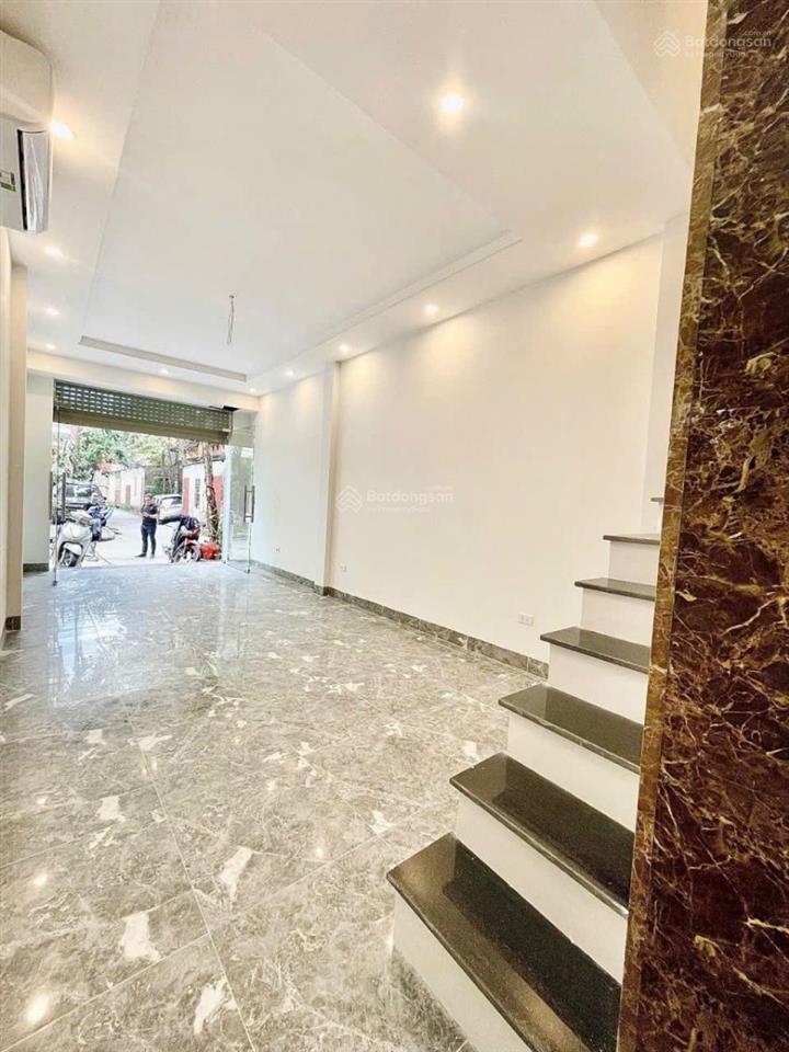 Phân lô oto vào nhà, ngõ rộng oto tránh, nhà đẹp full nt thoáng sáng,dt 55m 5t mt4m gias 16,2 tỷ