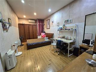 Lô góc dân xây full nt ngõ thông thoáng, 20m ra mặt phố k thiếu thứ gì. dt 28m 5t mt 3,2m giá 6,9tỷ