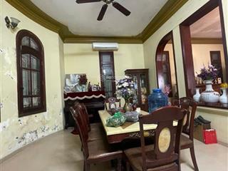 Lô góc thoáng sáng, ngõ rộng thông tứ tung, nhà đẹp full nt dân trí cao. dt 30m 4t mt5m giá 5,8 tỷ
