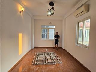 Lô góc thoáng sáng, dân xây, ngõ oto 4 chỗ . nhà đẹp full nt. dt 35m 6t mt 3.9m giá 7,3 tỷ