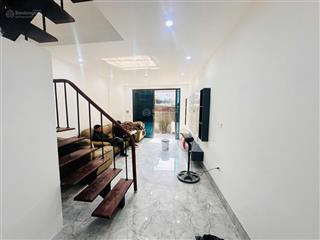 Nhà đẹp mới tinh đủ công năng, ô tô đỗ cửa, thoáng sáng, ngõ thông. dt 35m2 2t mt 3,5m giá 2,6 tỷ