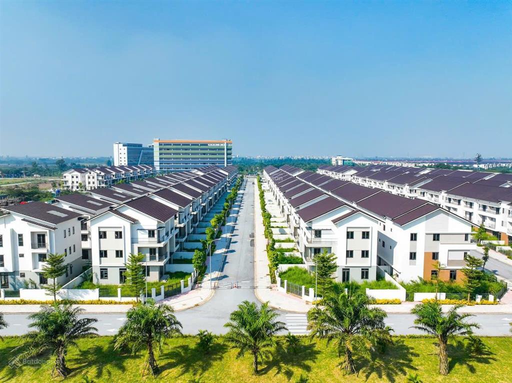 Duy nhất một căn bt song lập 12,2ti 3 tầng 180m2 hướng nam cách trung tâm hà nội 12km