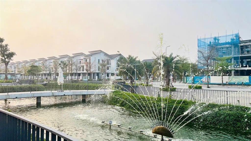 Duy nhất một căn bt song lập 12,2ti 3 tầng 180m2 hướng nam cách trung tâm hà nội 12km