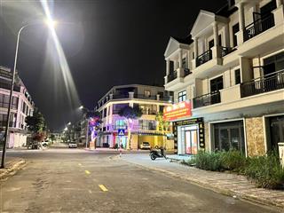 Shop house áp góc siêu đẹp , đối diện chung cư ,dt 75m2 4 tầng vừa ở vừa kd được luôn giá 5,55 tỷ