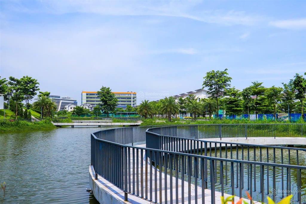 Cần bán shop house vsip từ sơn centa ryverside 3 tầng dt 120m2 giá chỉ 7,8 tỉ lời ngay khi mua