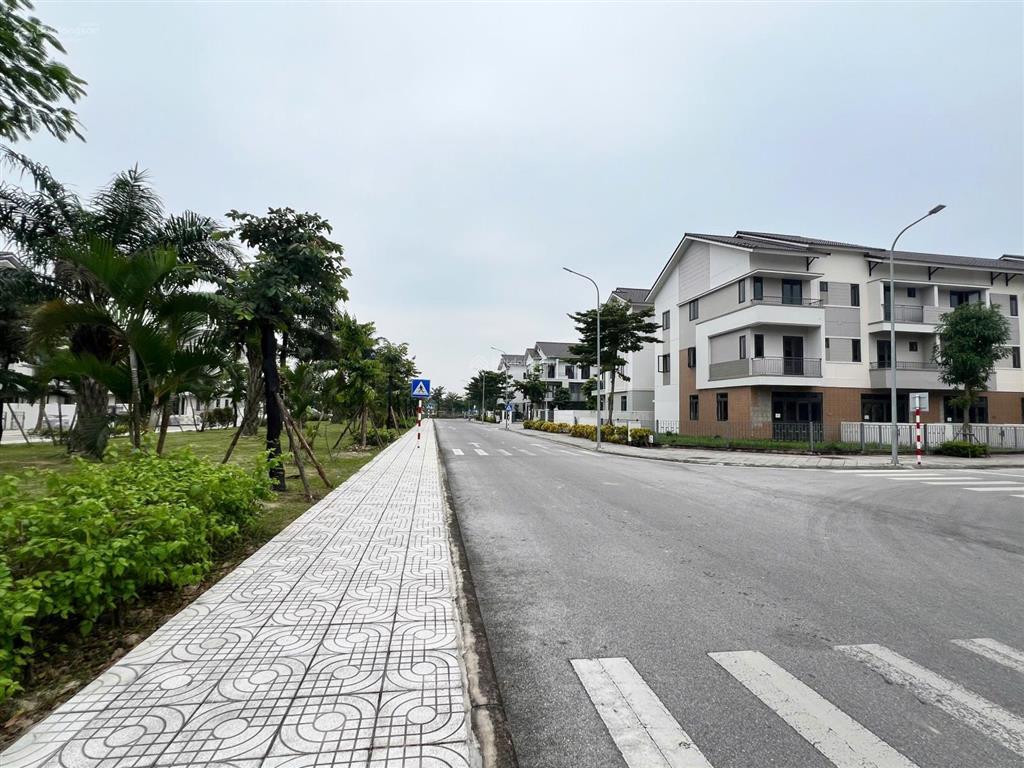 Cần bán shop house vsip từ sơn centa ryverside 3 tầng dt 120m2 giá chỉ 7,8 tỉ lời ngay khi mua