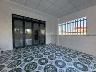 Bán gấp nhà đường ô tô 2 mặt tiền sân đậu ô tô sổ hồng thổ cư