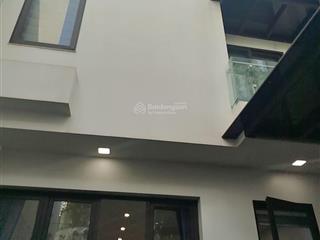 Biệt thự  phố hồng tiến  long biên  dt 116m2*3 tầng  cách phố 50m ngõ oto thông ô chơ thang máy