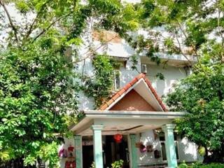 Siêu hót + dẻ. quán trắng  lương sơn  hoà bình. 60tr/ tháng. 2000m  4 tầng  mt 30m  10 tỷ