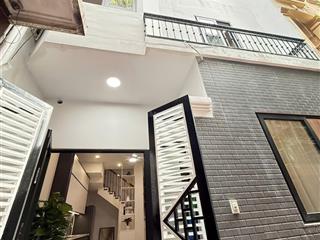 Nhà đẹp ở ngay  đại mỗ  nam từ liêm khu vực pt mạnh từng ngày. 30m  4 tầng  mt 8m  6.8 tỷ