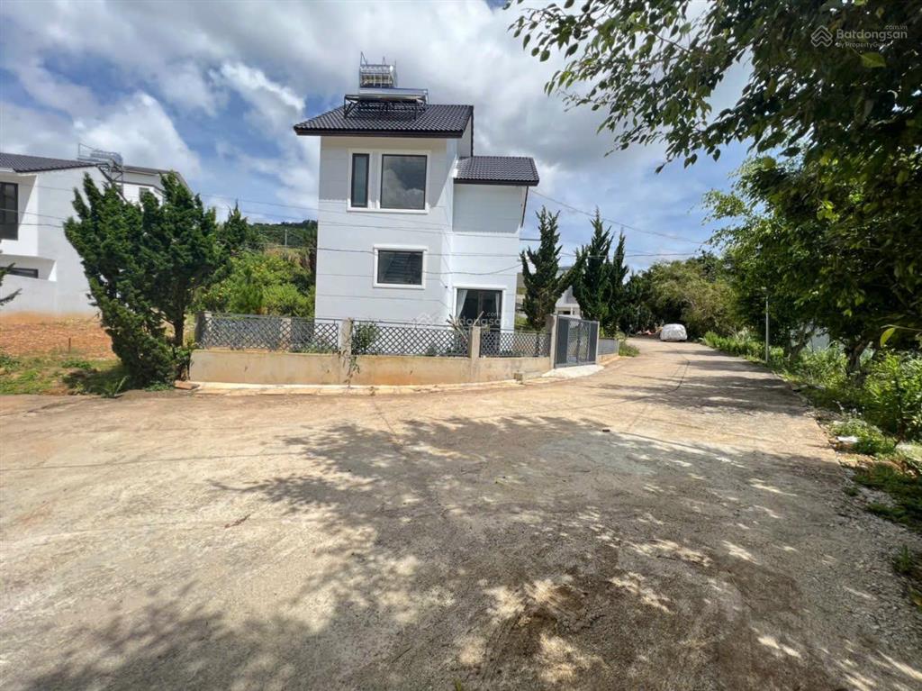 Đất sổ riêng xây dựng 3,5 tỷ đường ô tô tận đất khu biệt thự đẹp cần bán gấp rẻ nhất khu