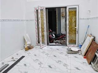 Nhà đẹp ở ngay đoàn văn bơ p16 q4  hẻm thông thoáng  40m2  chỉ 4, xx tỷ.