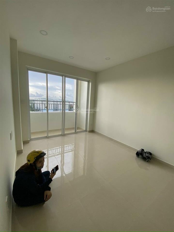 Tôi kẹt tiền cần bán căn góc 3pn 2wc 79m2 giá 2,910 tỷ tặng lại nội thất