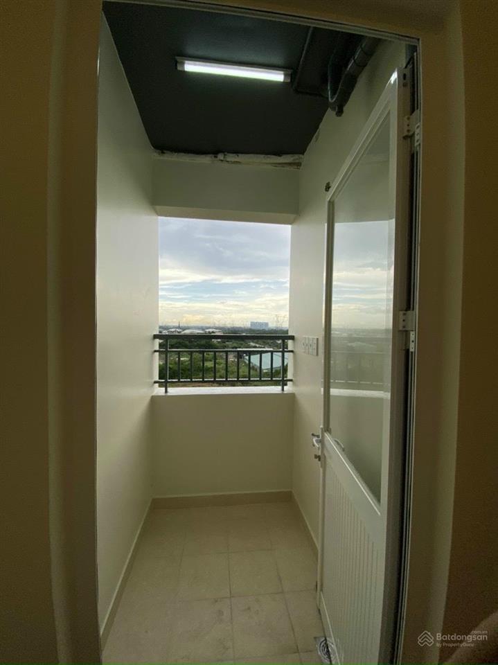 Tôi kẹt tiền cần bán căn góc 3pn 2wc 79m2 giá 2,910 tỷ tặng lại nội thất