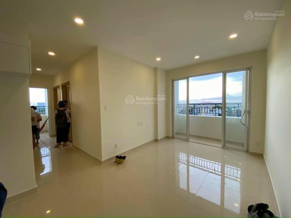 Tôi kẹt tiền cần bán căn góc 3pn 2wc 79m2 giá 2,910 tỷ tặng lại nội thất